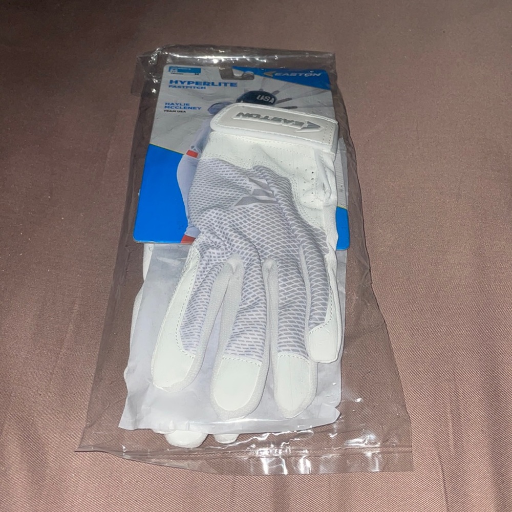 Easton Hyperlite Women's Medium Fastpitch Softball Batting Gloves WHITE